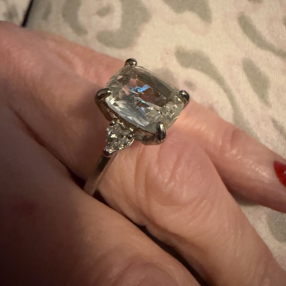 GRANDMAS JEWELRY SZ 9 Silver Solitaire Ring with Clear Center Stone